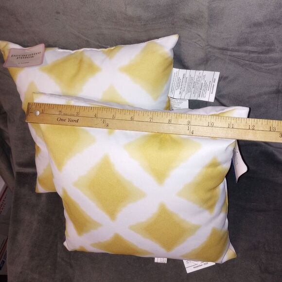 Set of 2 Yellow and White Lattice Throw Pillows Size 12X12 NWT - Picture 5 of 5